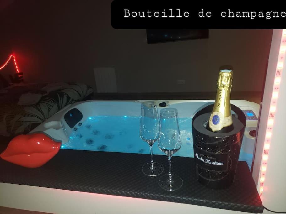 Bulles Etoilees Appartement Avec Jacuzzi Prive Montrevel-en-Bresse Eksteriør billede